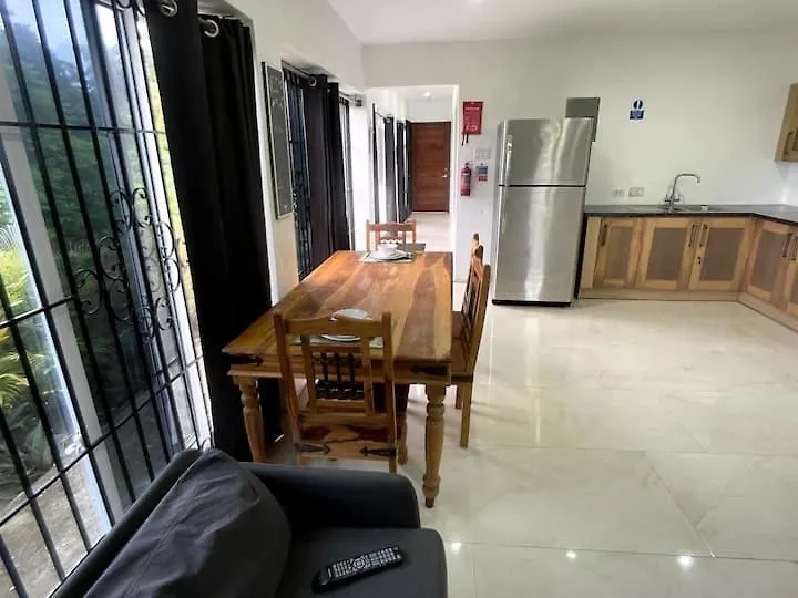 Spring Valley Vista, Ocean View Apartment Ocho Rios Tower Isle 자메이카